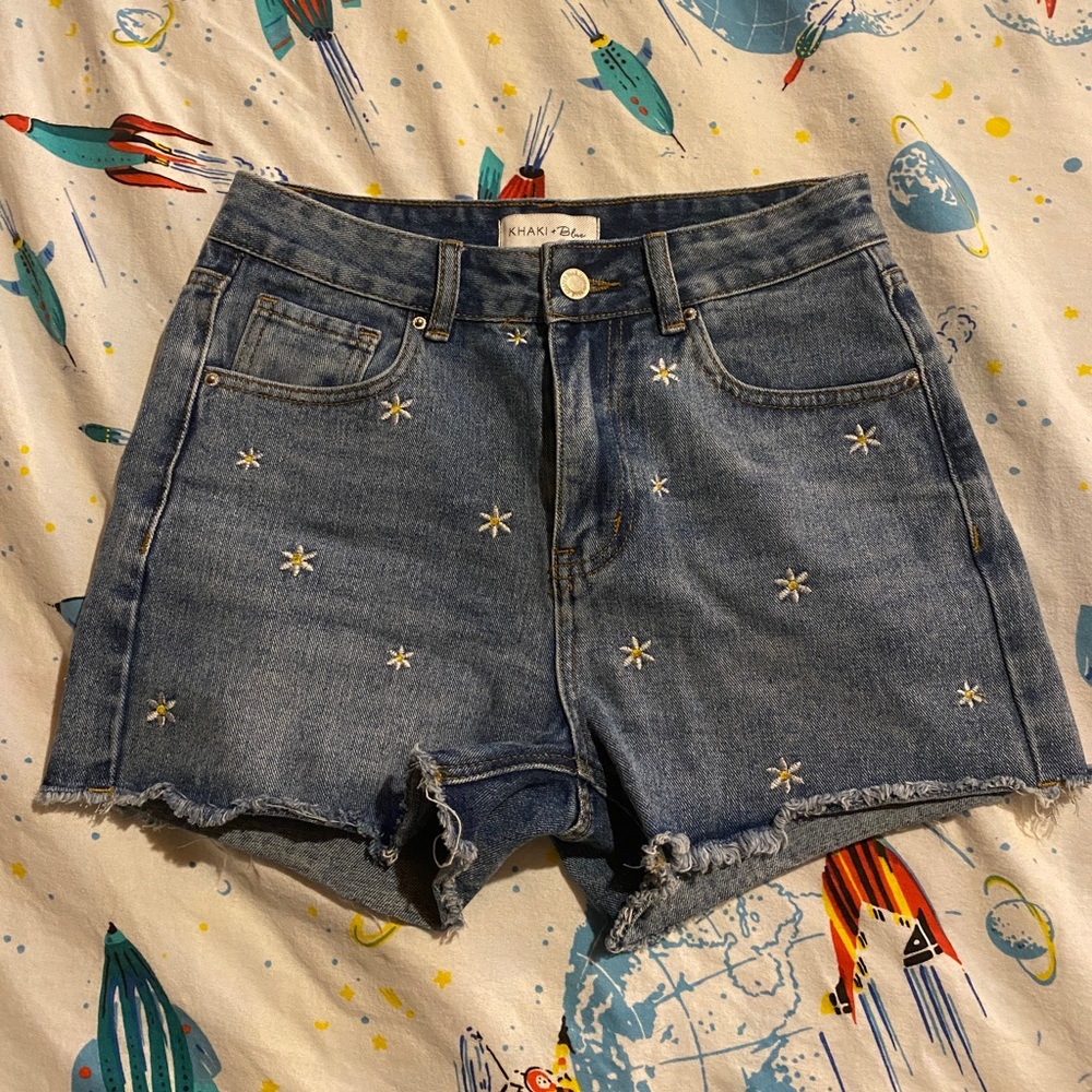 Daisy patterned denim shorts